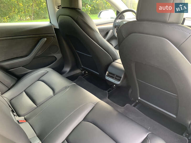 Седан Tesla Model 3 2021 в Києві
