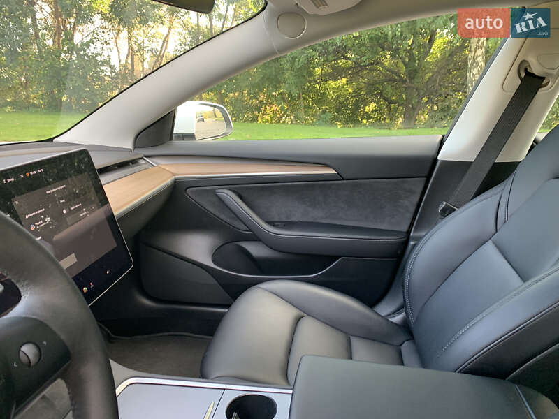 Седан Tesla Model 3 2021 в Києві