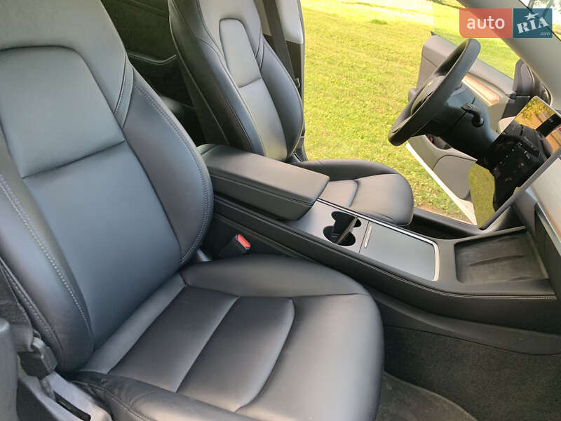 Седан Tesla Model 3 2021 в Києві