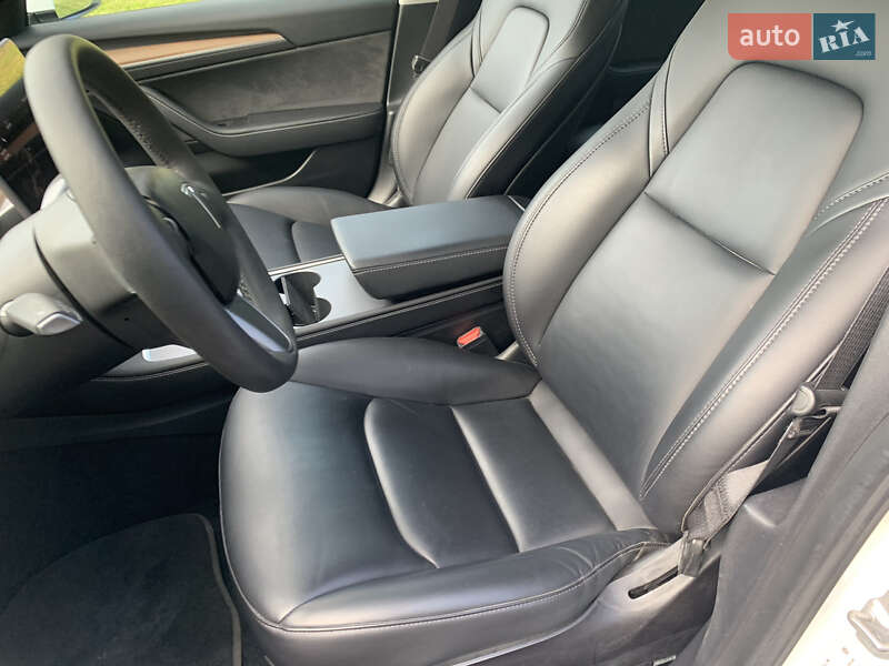 Седан Tesla Model 3 2021 в Києві