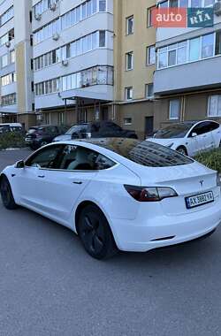 Седан Tesla Model 3 2020 в 