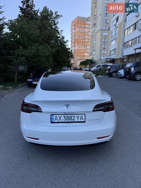 Седан Tesla Model 3 2020 в Харкові