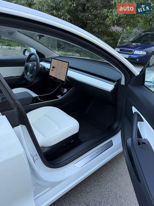 Седан Tesla Model 3 2020 в Харкові