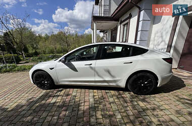 Седан Tesla Model 3 2022 в 
