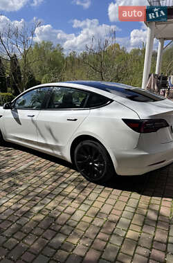 Седан Tesla Model 3 2022 в 