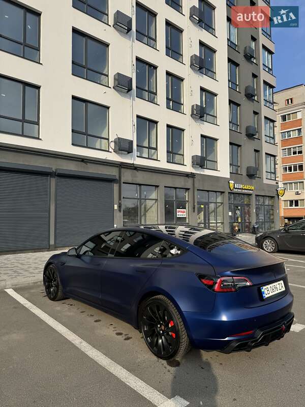Седан Tesla Model 3 2022 в Чернигове