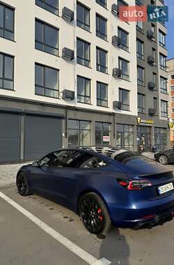 Седан Tesla Model 3 2022 в 