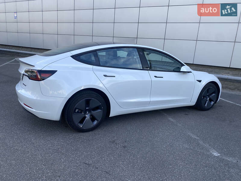 Седан Tesla Model 3 2023 в Броварах