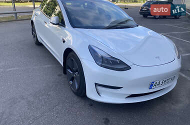 Седан Tesla Model 3 2023 в 