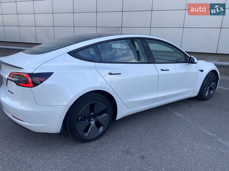 Седан Tesla Model 3 2023 в Броварах