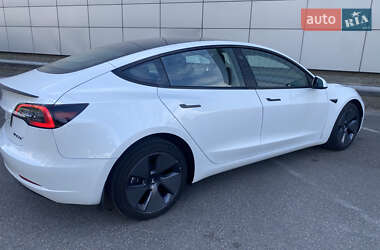 Седан Tesla Model 3 2023 в 