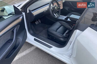 Седан Tesla Model 3 2023 в 