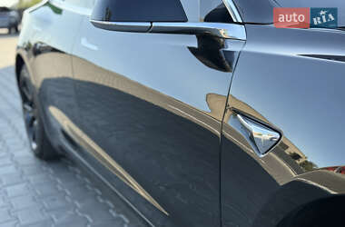 Седан Tesla Model 3 2020 в 