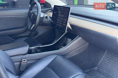 Седан Tesla Model 3 2020 в 