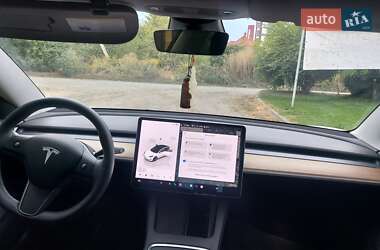 Седан Tesla Model 3 2022 в 