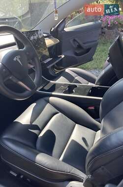Седан Tesla Model 3 2019 в 