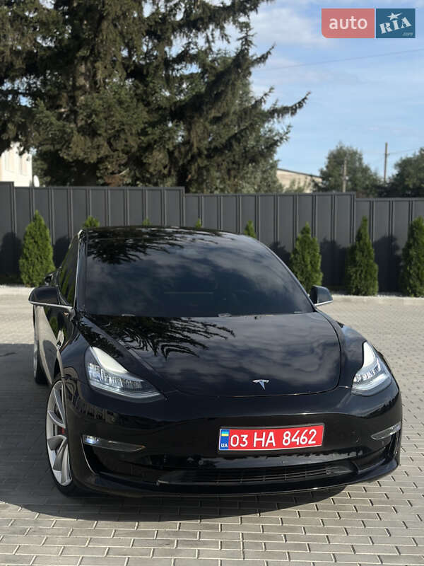 Седан Tesla Model 3 2019 в Луцьку