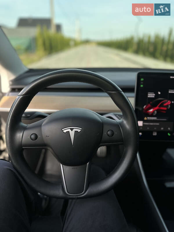 Седан Tesla Model 3 2019 в Луцьку