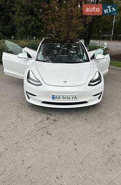 Седан Tesla Model 3 2019 в 