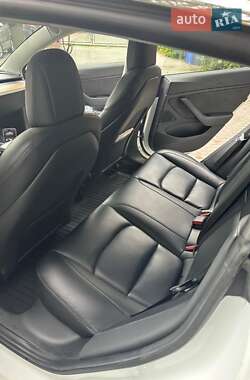Седан Tesla Model 3 2019 в 