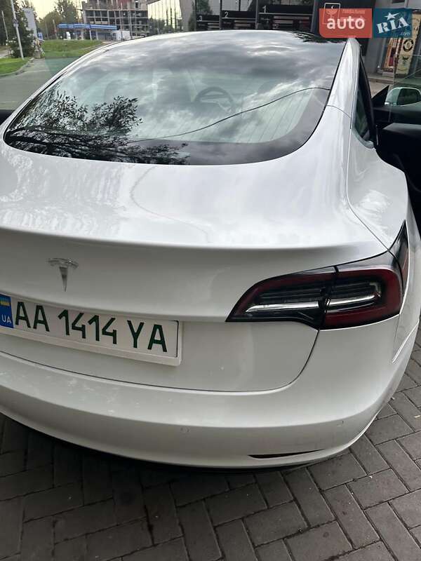 Седан Tesla Model 3 2019 в Львові
