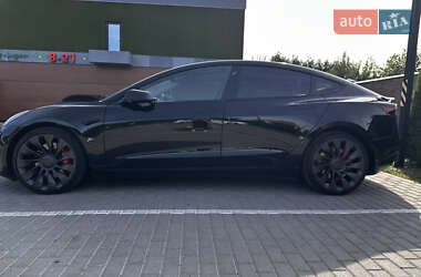 Седан Tesla Model 3 2021 в 