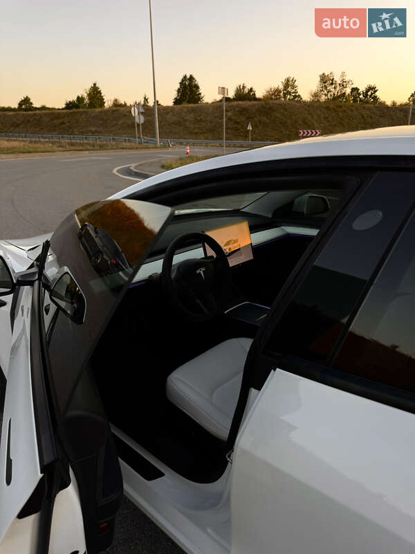 Седан Tesla Model 3 2022 в Киеве