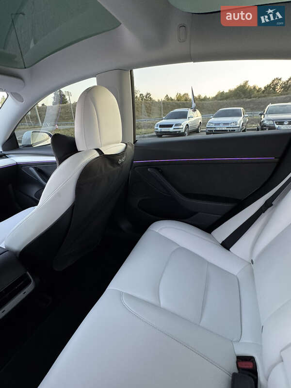 Седан Tesla Model 3 2022 в Киеве