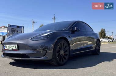 Седан Tesla Model 3 2023 в 