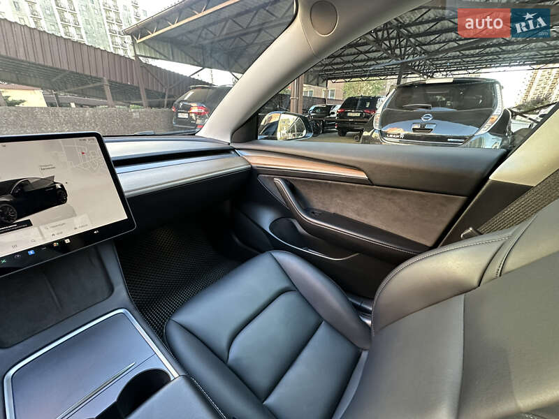Седан Tesla Model 3 2023 в Одесі