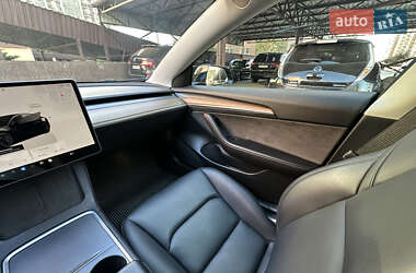Седан Tesla Model 3 2023 в 
