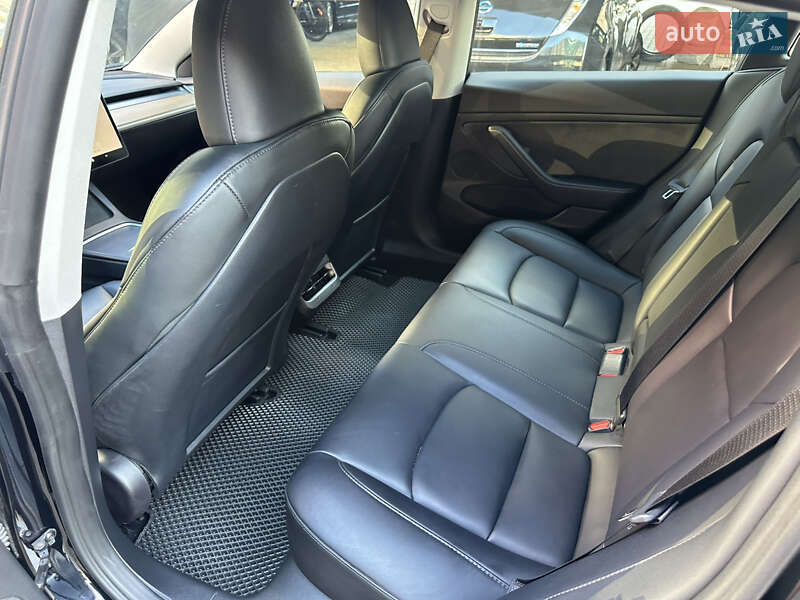 Седан Tesla Model 3 2023 в Одесі