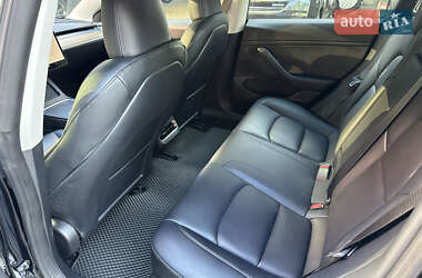 Седан Tesla Model 3 2023 в 