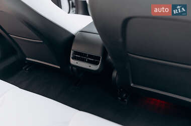 Седан Tesla Model 3 2023 в 