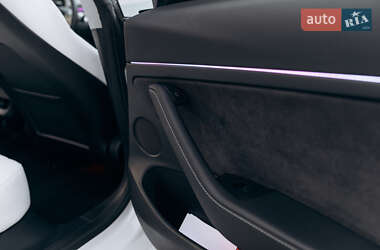 Седан Tesla Model 3 2023 в 