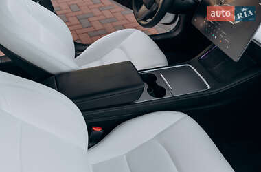 Седан Tesla Model 3 2023 в 