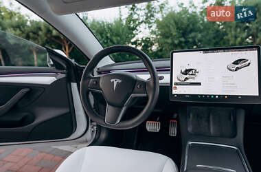 Седан Tesla Model 3 2023 в 