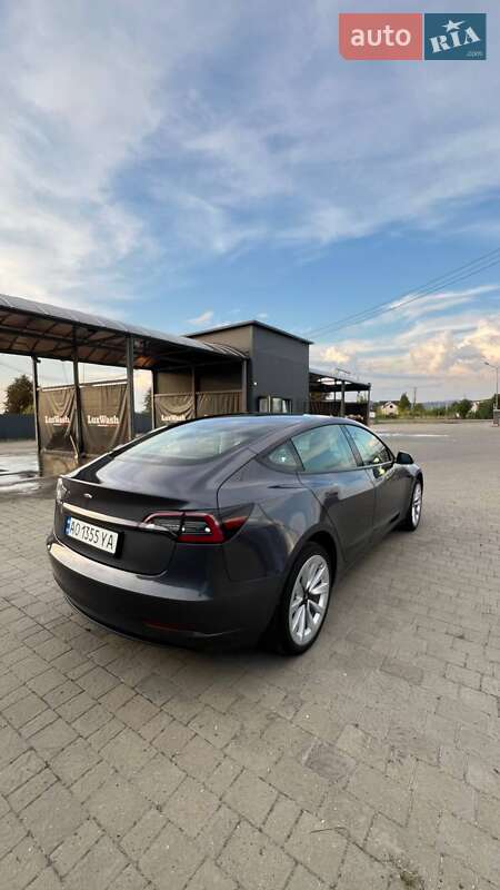 Седан Tesla Model 3 2021 в Хусті