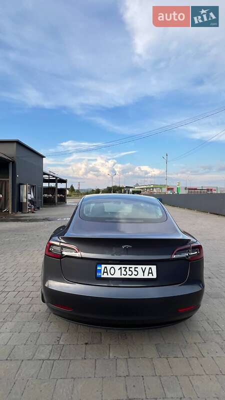 Седан Tesla Model 3 2021 в Хусті