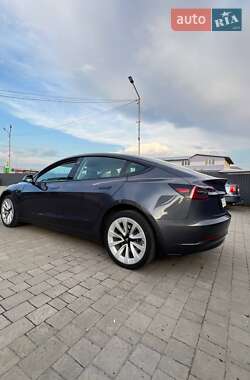 Седан Tesla Model 3 2021 в 