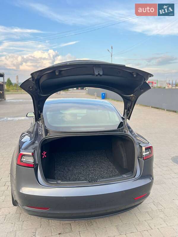 Седан Tesla Model 3 2021 в Хусті