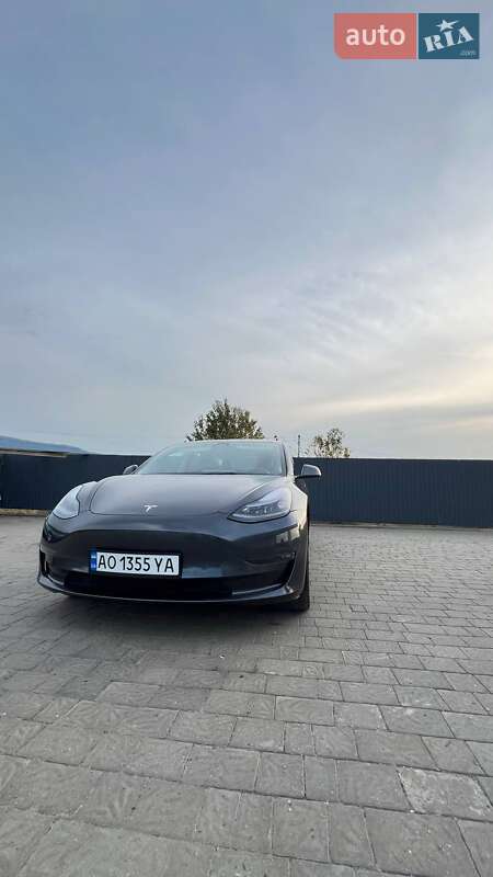 Седан Tesla Model 3 2021 в Хусті