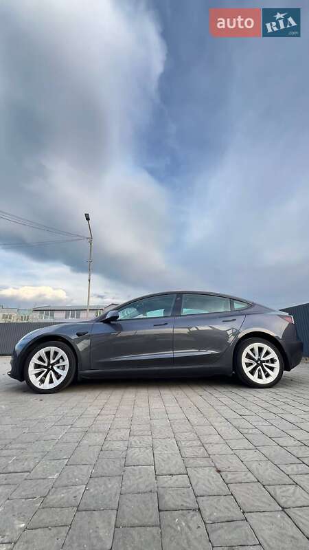 Седан Tesla Model 3 2021 в Хусті