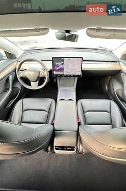 Седан Tesla Model 3 2021 в 