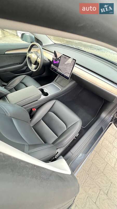 Седан Tesla Model 3 2021 в Хусті
