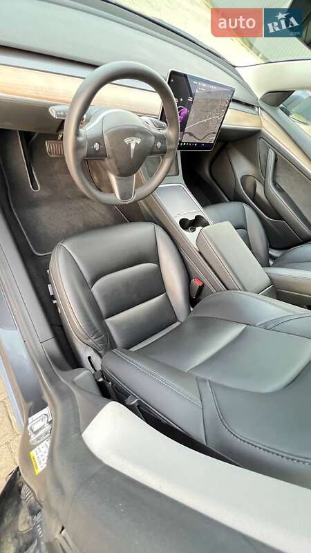 Седан Tesla Model 3 2021 в Хусті