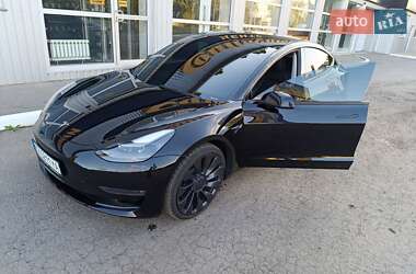 Седан Tesla Model 3 2023 в 