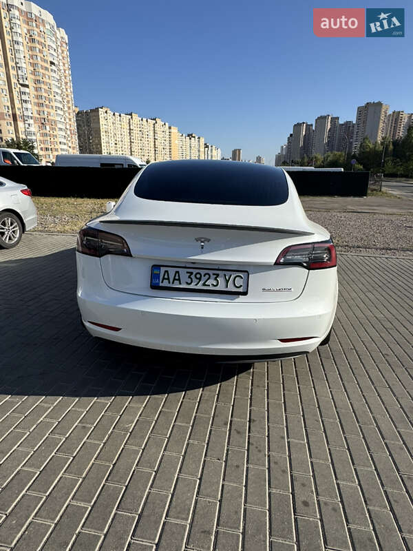 Седан Tesla Model 3 2019 в Киеве