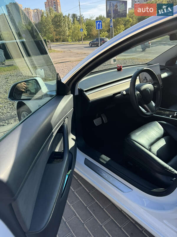 Седан Tesla Model 3 2019 в Киеве