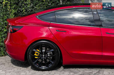 Седан Tesla Model 3 2020 в 